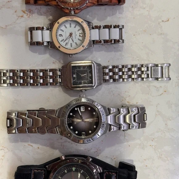 Lot of 5 Watches Men’s and Women’s - Picture 2 of 8